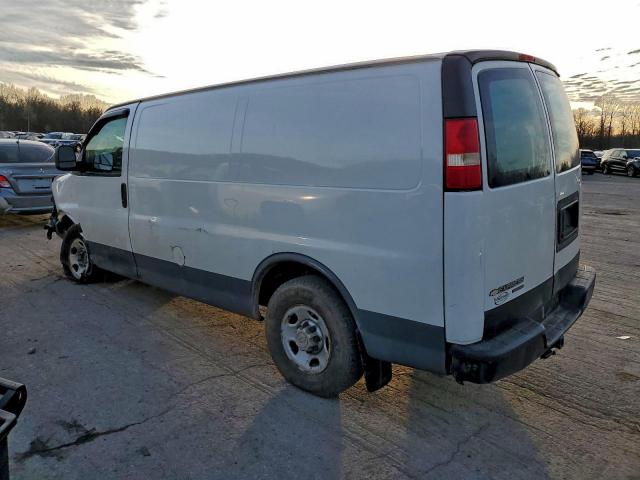 Chevrolet Express Image 2