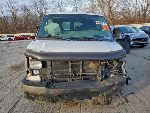 Chevrolet Express Image 13