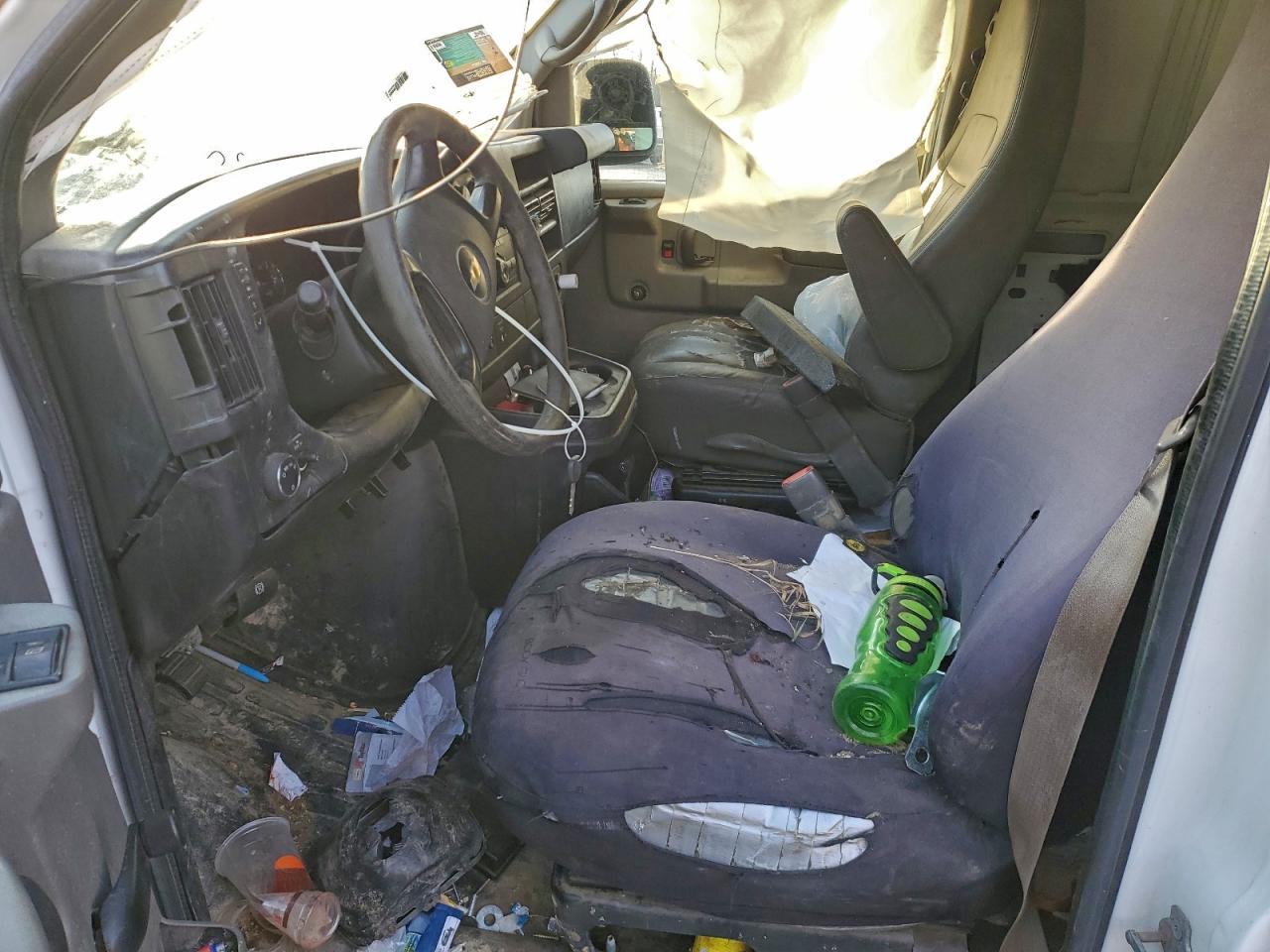 Chevrolet Express Image 6