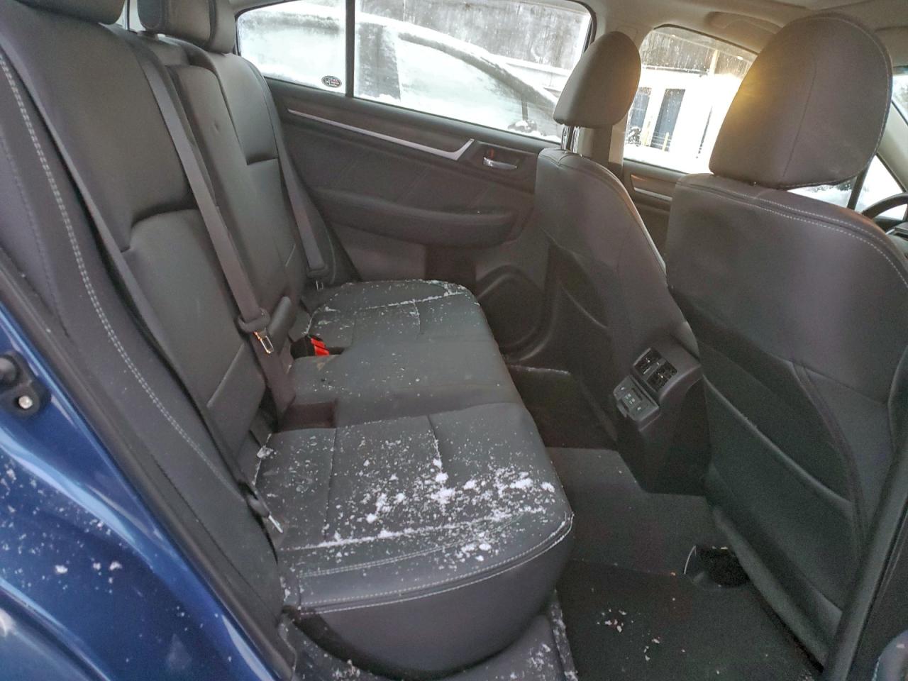 Subaru Legacy 2.5i Limited Image 2