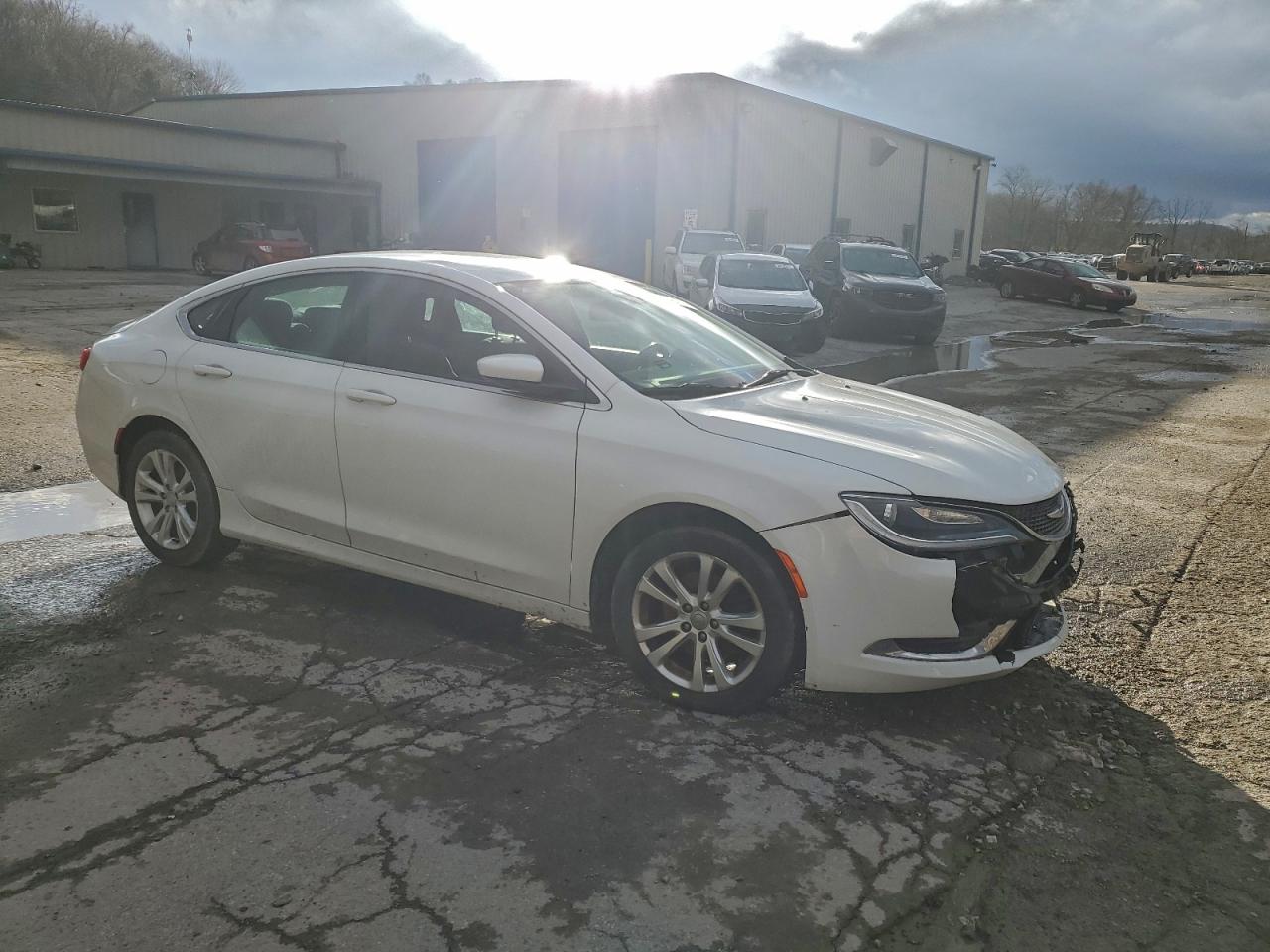 Chrysler 200 Limited Image 7