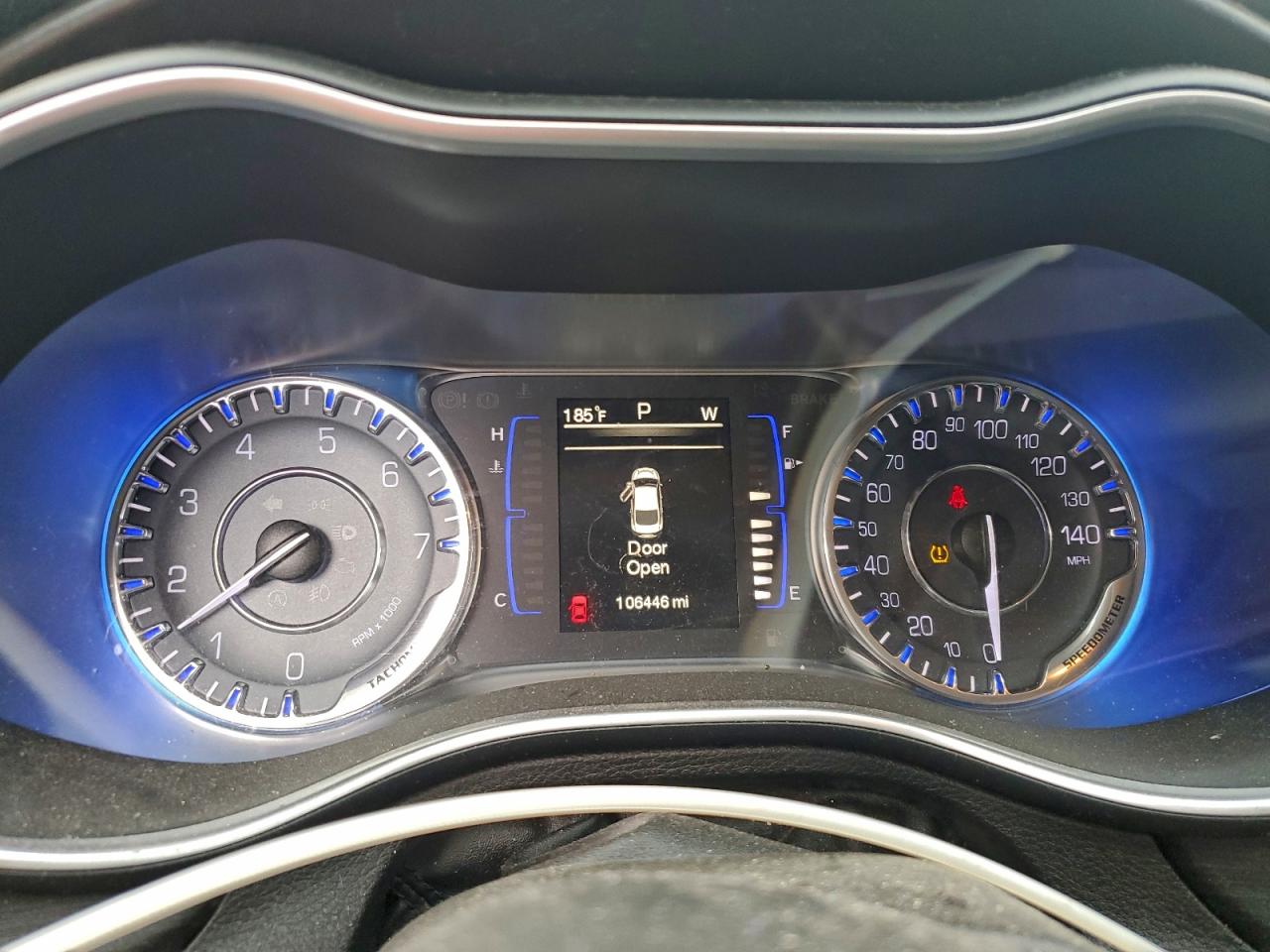 Chrysler 200 Limited Image 12