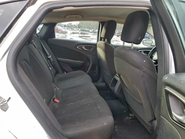 Chrysler 200 Limited Image 8