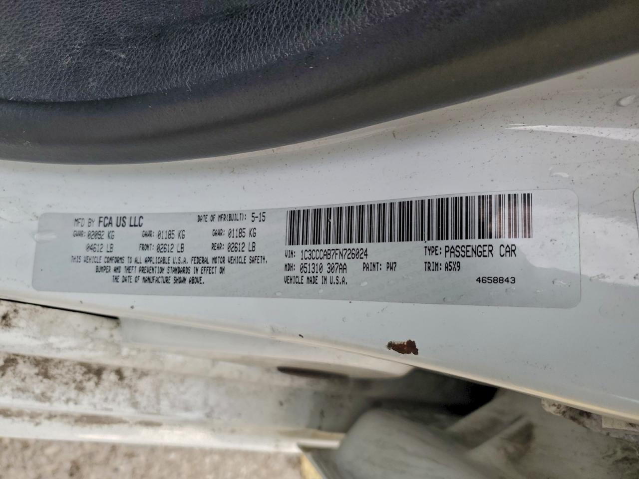 Chrysler 200 Limited Image 9