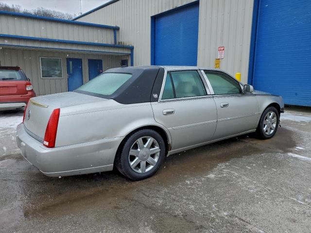 Cadillac DTS Image 9