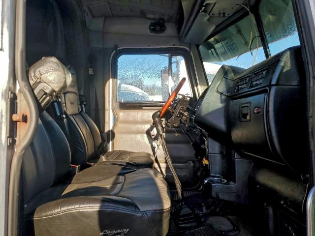 Peterbilt 379 Image 10