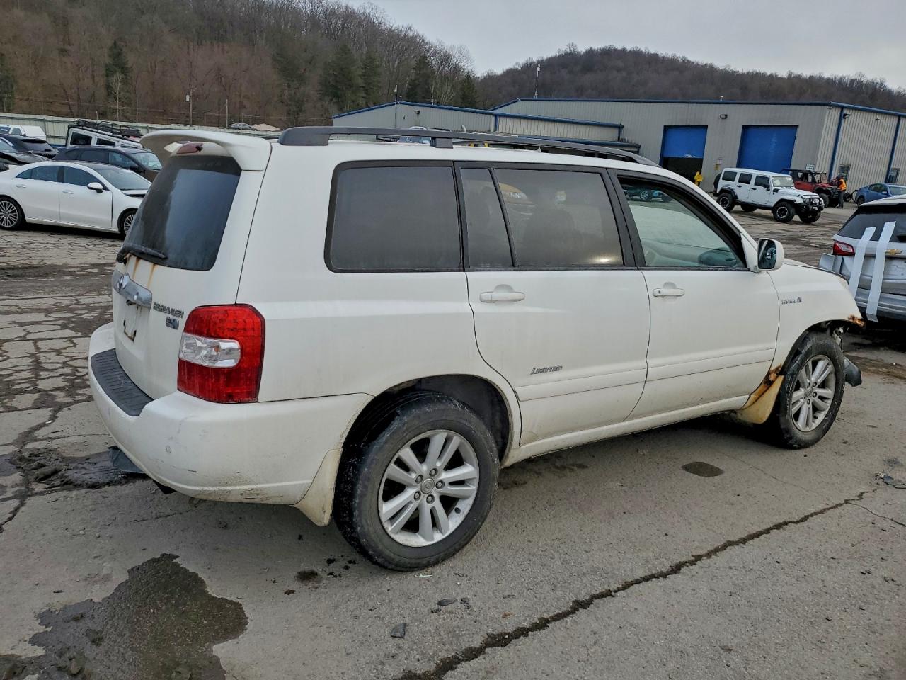 Toyota Highlander Hybrid Image 3