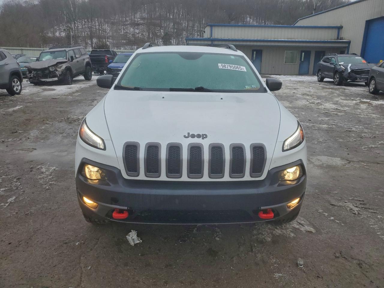 Jeep Cherokee Trailhawk Image 3