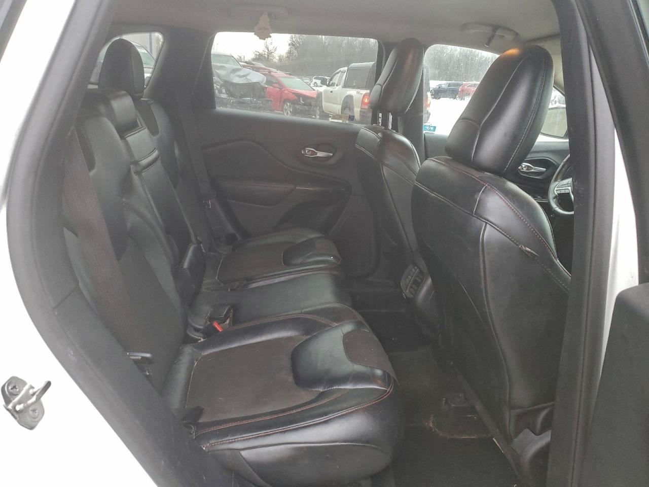 Jeep Cherokee Trailhawk Image 6