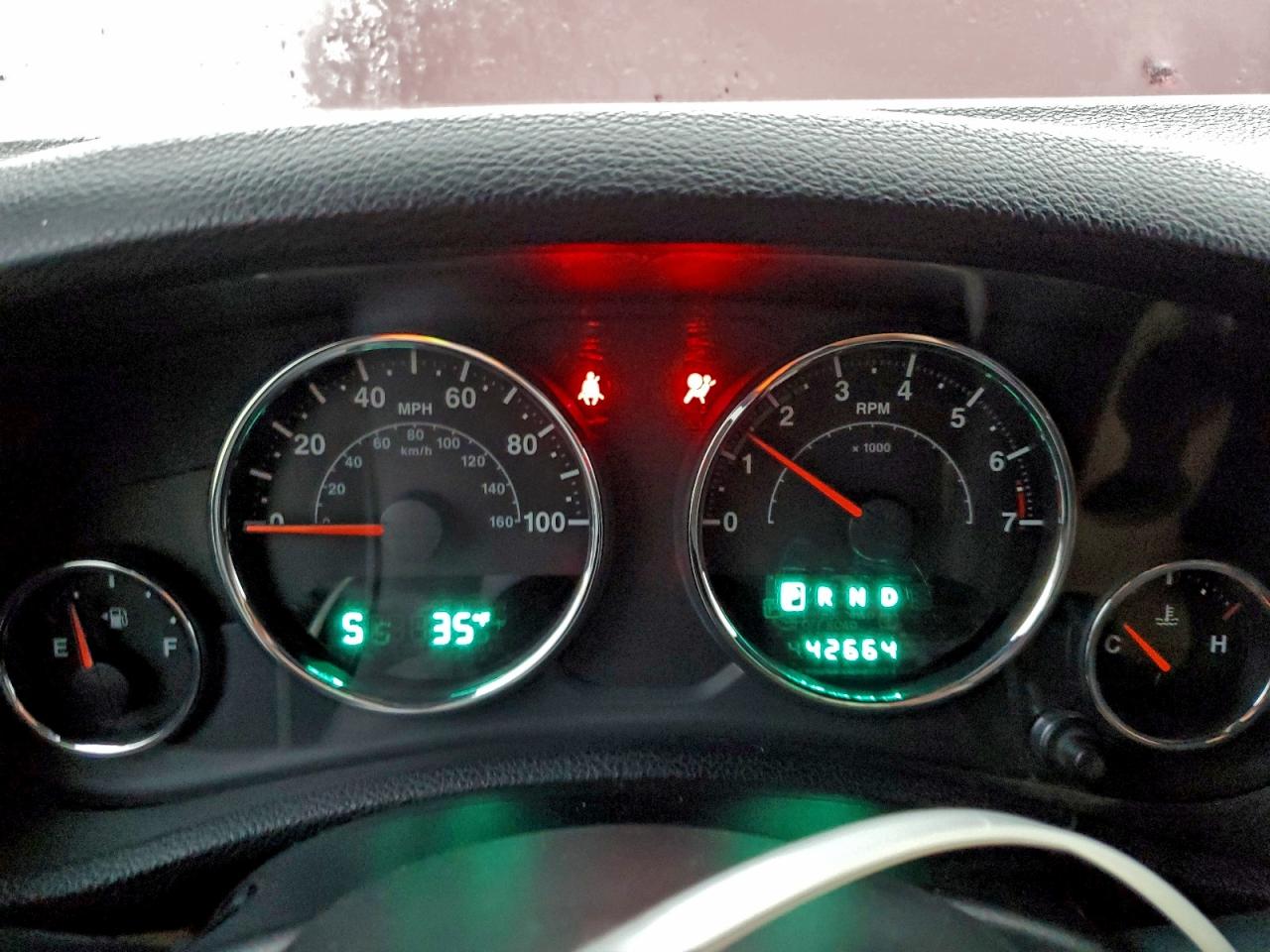 Jeep Wrangler Sahara Image 12