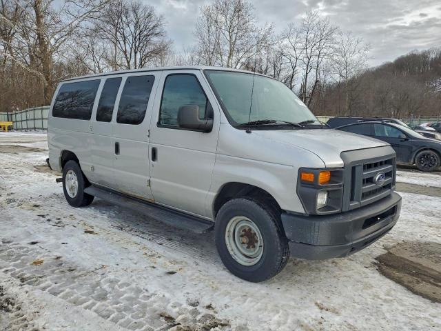 Ford Econoline E250 Van Image 4