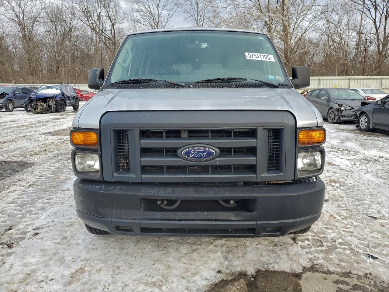 Ford Econoline E250 Van Image 6