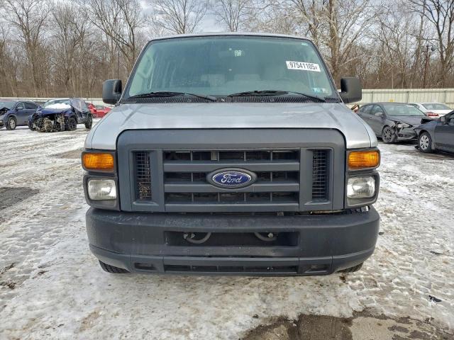 Ford Econoline E250 Van Image 6