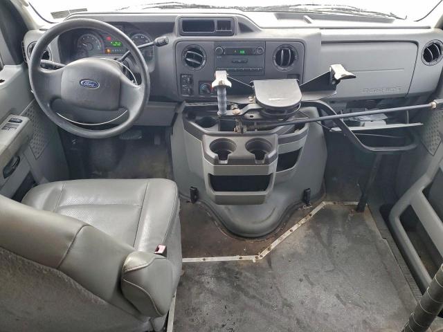 Ford Econoline E250 Van Image 12