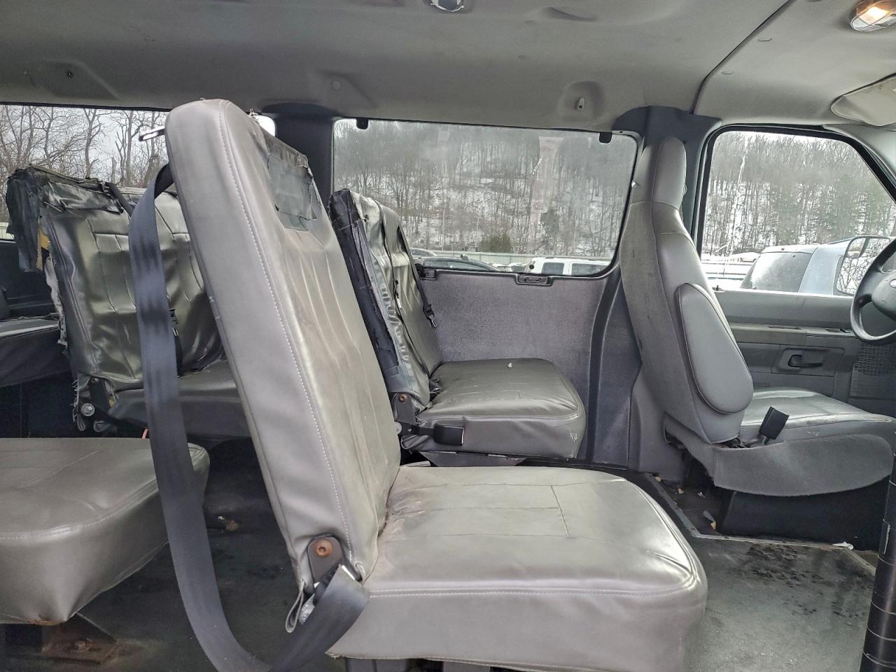 Ford Econoline E250 Van Image 10