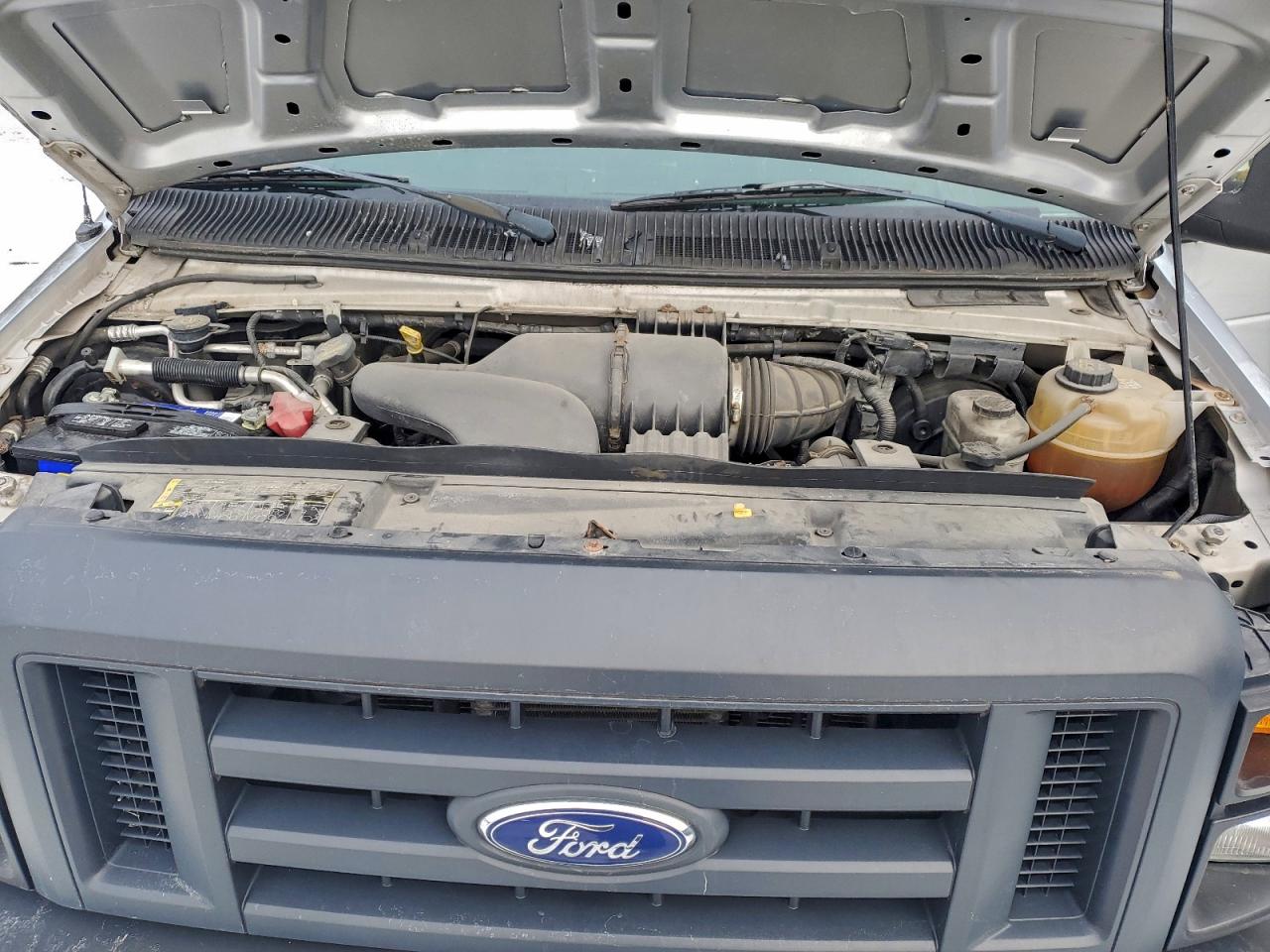 Ford Econoline E250 Van Image 8