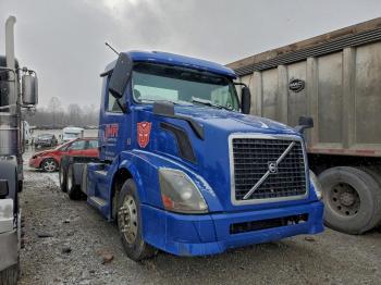  Salvage Volvo Vn
