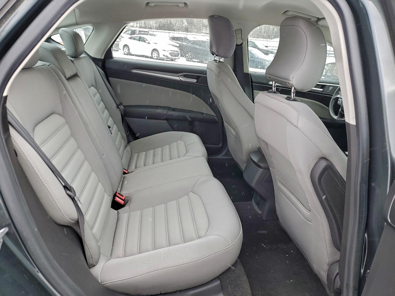 Ford Fusion S Image 8