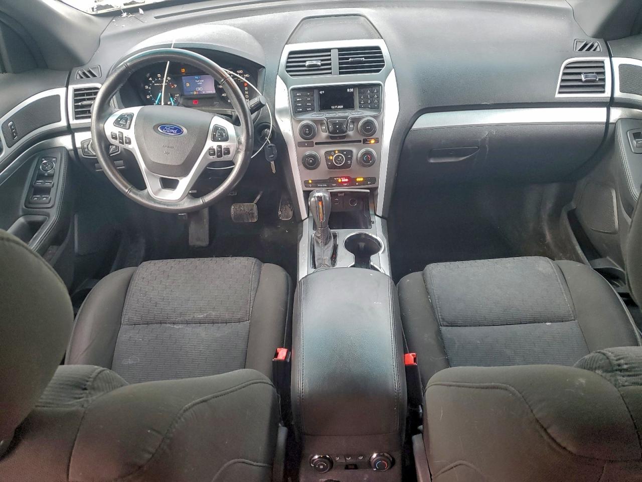 Ford Explorer Xlt Image 8