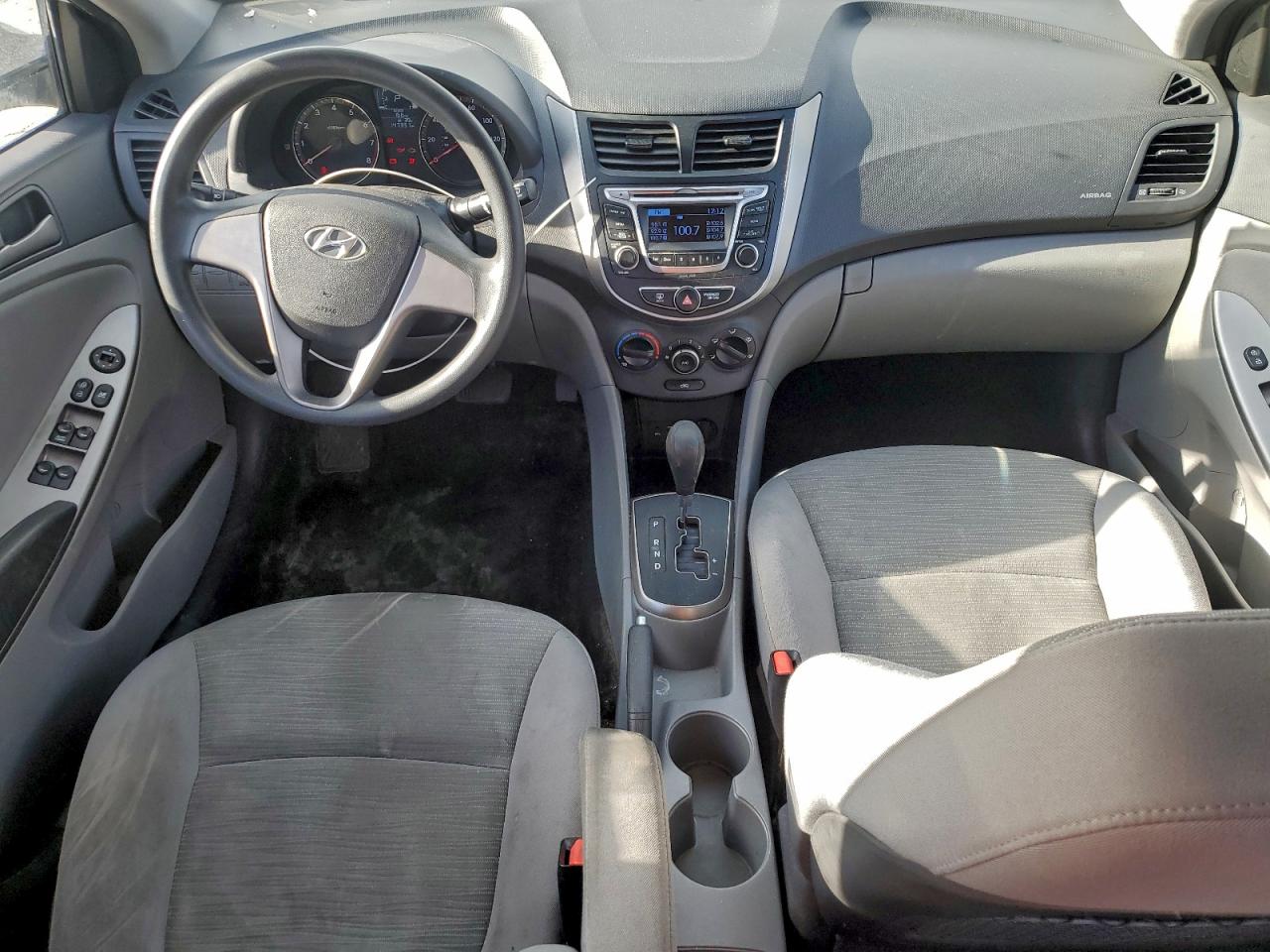 Hyundai ACCENT Gls Image 9