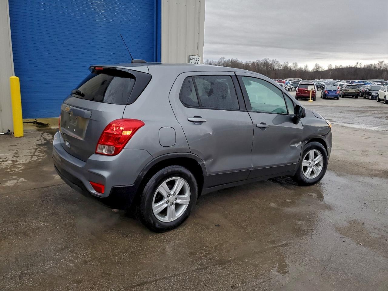 Chevrolet Trax Ls Image 3