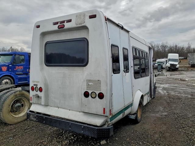 Chevrolet Express Image 2