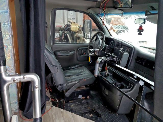 Chevrolet Express Image 8