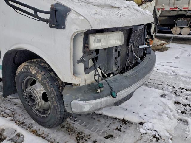 Chevrolet Express Image 7