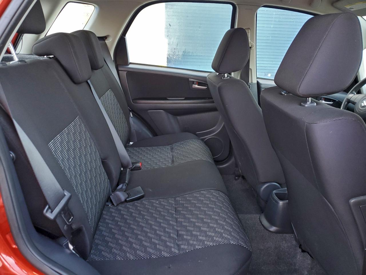 Suzuki SX4 Base Image 8