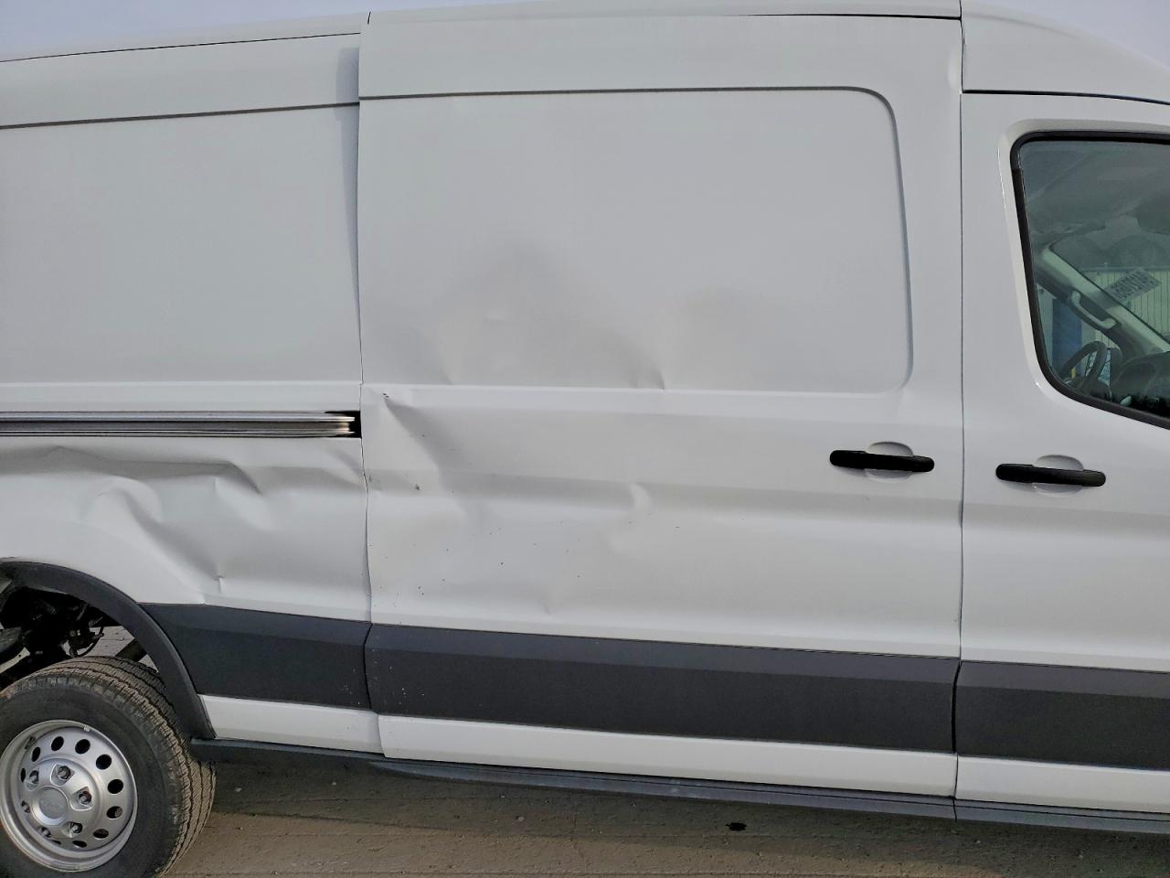 Ford Transit T-250 Image 8
