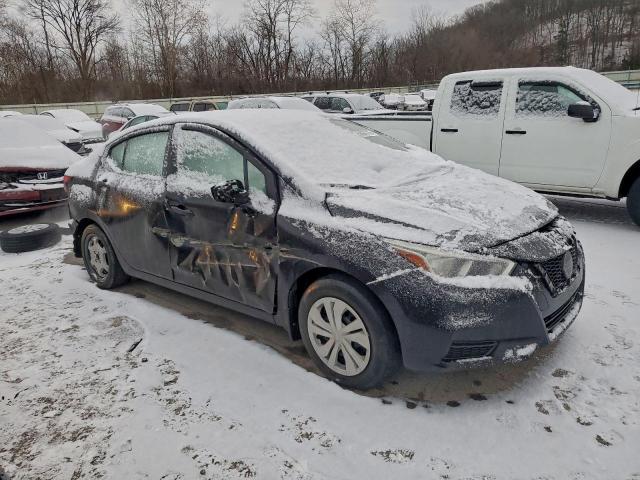 Nissan Versa S Image 2