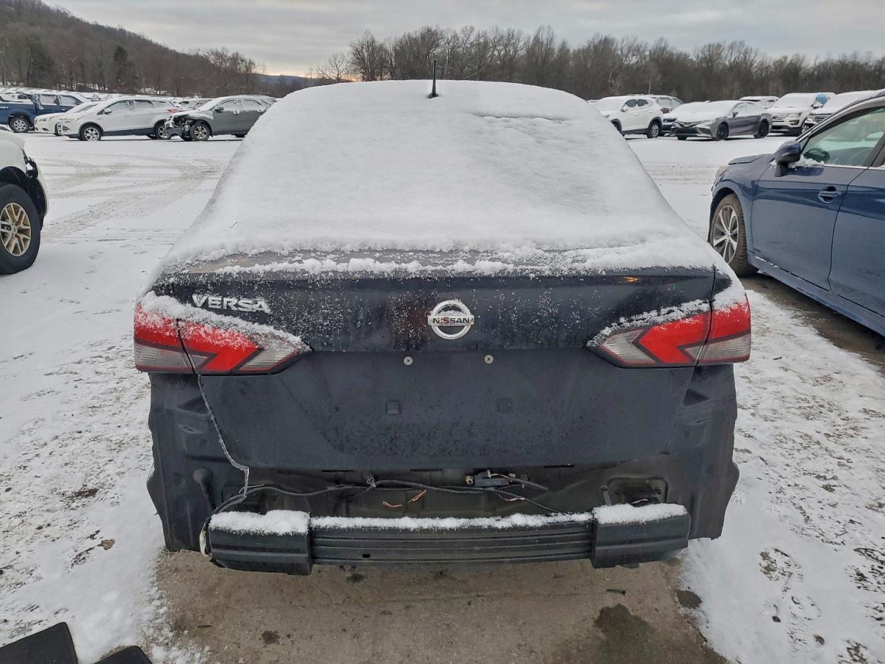 Nissan Versa S Image 11