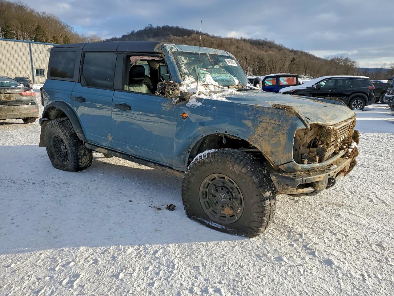 Ford Bronco Base Image 12