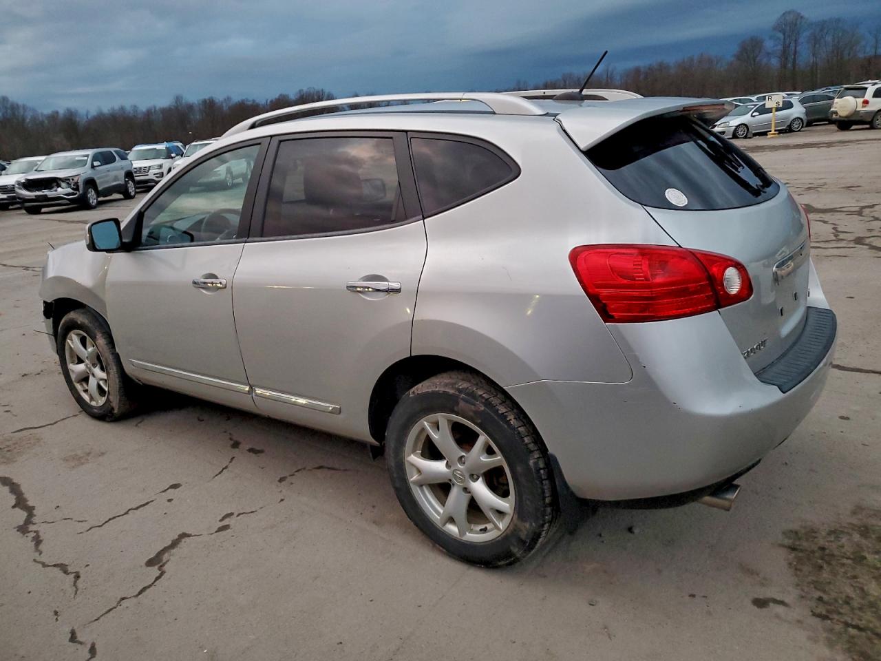 Nissan Rogue S Image 2