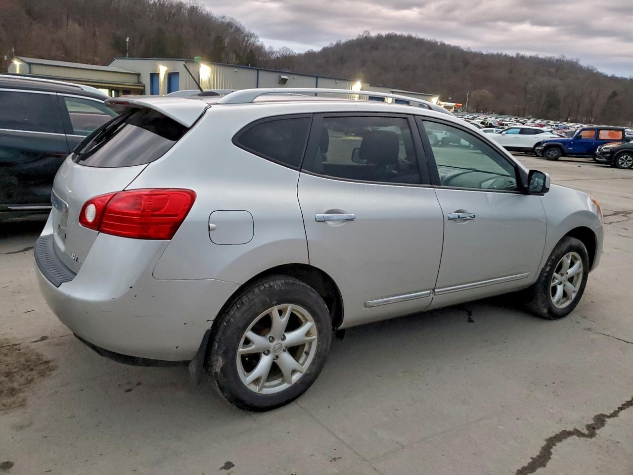 Nissan Rogue S Image 3